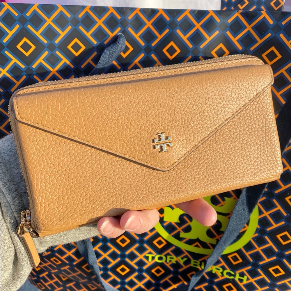 💯🆕Tory Burch wallet/clutch/wristlet/leather🆕tan